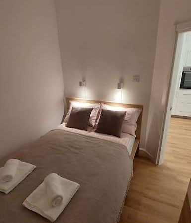 Apartment Green Lux Belgrado Esterno foto