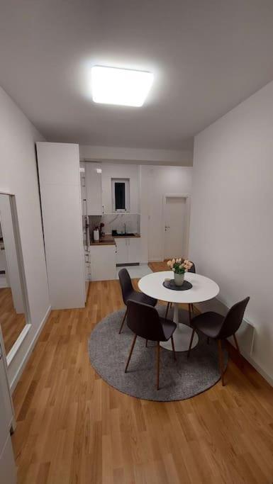 Apartment Green Lux Belgrado Esterno foto