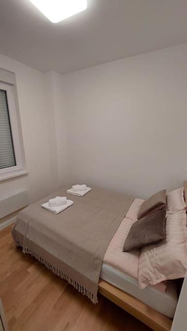 Apartment Green Lux Belgrado Esterno foto